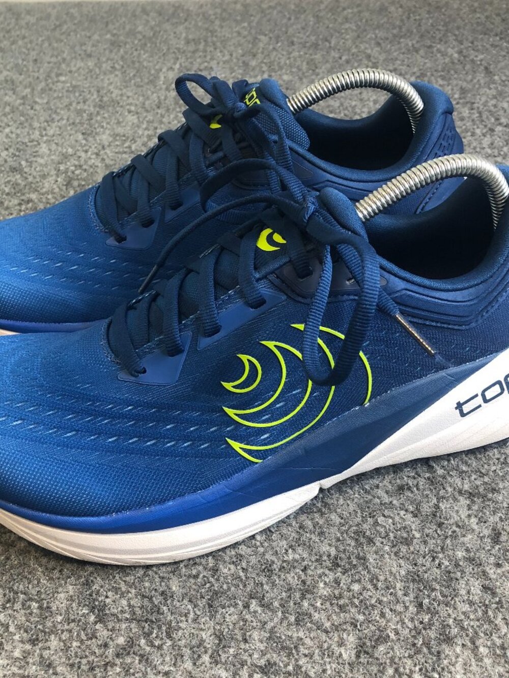 Topo Athletic Phantom 4 Mens Size 9 Blue White ZipFoam 5MM Drop Running Sneakers